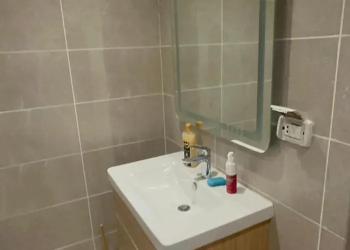 Elegant Fully Furnished 1 Bedroom Unit