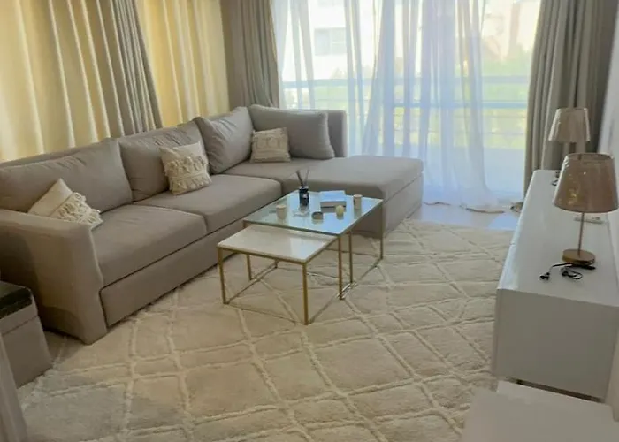 Elegant Fully Furnished 1 Bedroom Unit شقة *