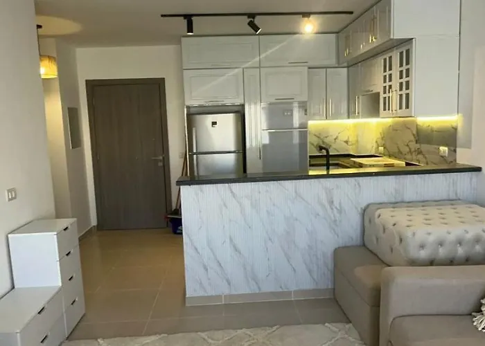 Elegant Fully Furnished 1 Bedroom Unit *