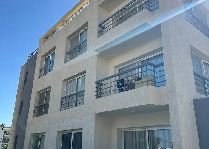 Elegant Fully Furnished 1 Bedroom Unit *
