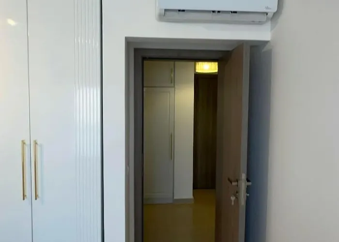 Elegant Fully Furnished 1 Bedroom Unit